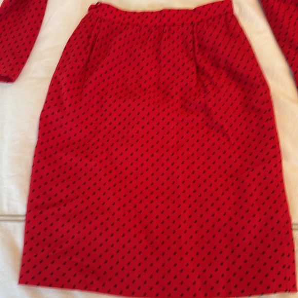 Vintage Valentino Suit. Tomato Red and Black Polka Dot Silk Lined -European 6 - Picture 5 of 15